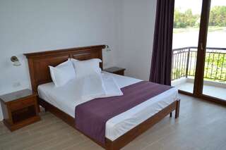 Отель Hotel Insula Нептун Двухместный номер с 1 кроватью, вид на озеро-5
